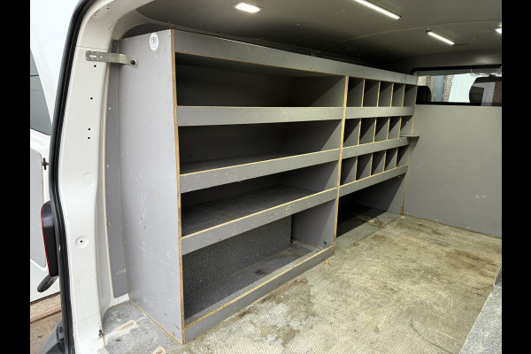 Volkswagen Transporter 2.0 TDI 150PK Automaat L2H1 Airco Cruise Control Trekhaak Carplay Navigatie 3 Stoelen Parkeersensoren