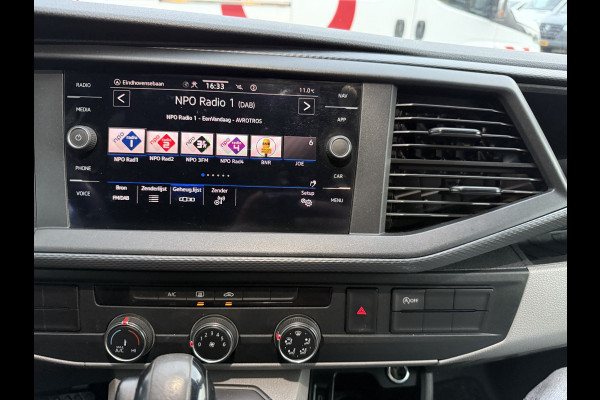 Volkswagen Transporter 2.0 TDI 150PK Automaat L2H1 Airco Cruise Control Trekhaak Carplay Navigatie 3 Stoelen Parkeersensoren