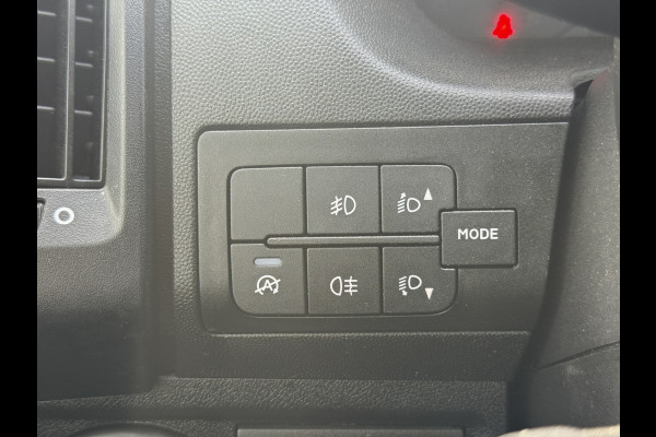 Peugeot Boxer 2.2 HDI 165PK Laadklep LED Cruise Control Climate Control Carplay Camera Standkachel Koffer Bakwagen Meubelbak
