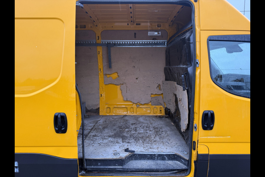Iveco Daily 35S16 2.3 Automaat L2H2 Oprijplaat Trekhaak Climate Control Cruise Control Lucht Geveerde Stoel