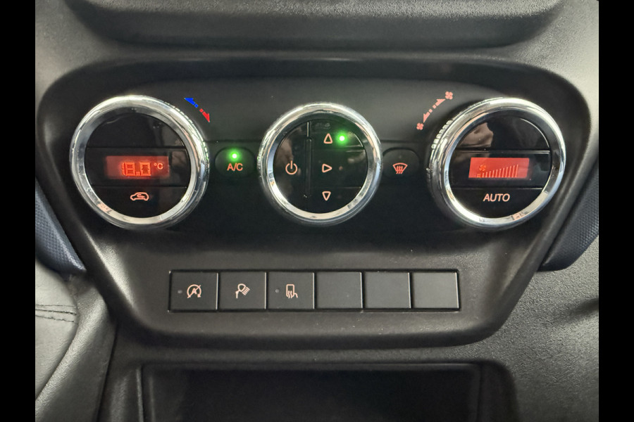 Iveco Daily 35S16 2.3 Automaat L2H2 Oprijplaat Trekhaak Climate Control Cruise Control Lucht Geveerde Stoel