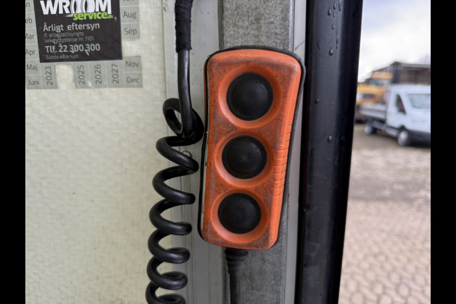 Iveco Daily 35S18 3.0 Automaat Laadklep LED Climate Bakwagen Meubelbak Koffer Control Adaptieve Cruise Control Standkachel Camera Navigatie