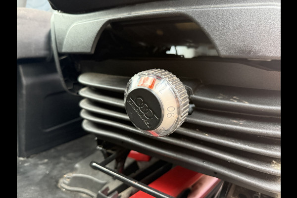 Iveco Daily 35S18 3.0 Automaat Laadklep LED Climate Bakwagen Meubelbak Koffer Control Adaptieve Cruise Control Standkachel Camera Navigatie