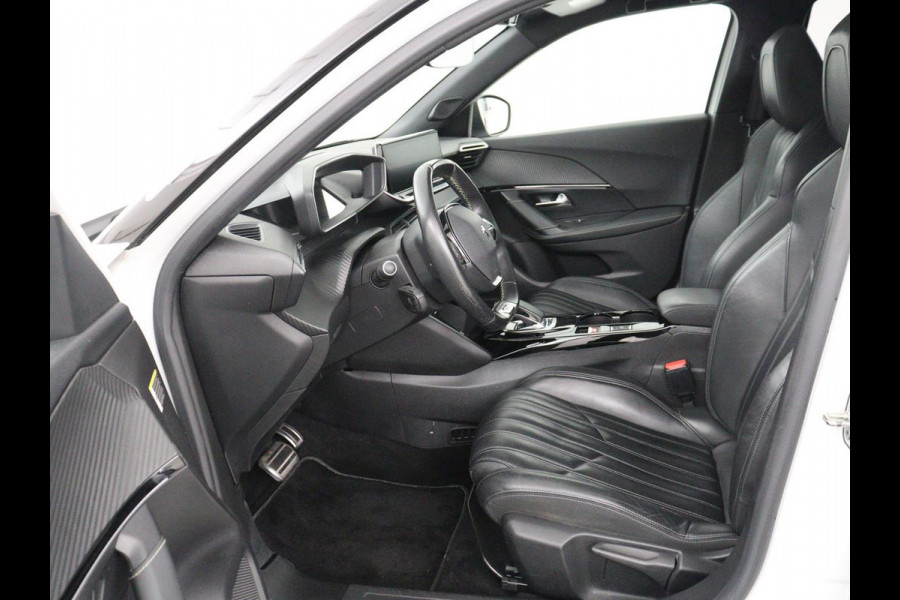 Peugeot e-2008 EV GT Pack 50 kWh | 3 Fase | Panoramadak | Stoelverwarming | Adaptive cruise | Leder | Carplay | Keyless | Camera | Full LED | Navigatie | Climate control | Dodehoek detectie