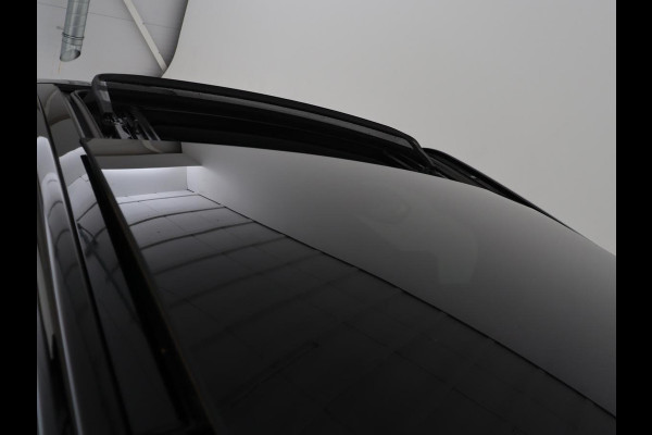 Peugeot e-2008 EV GT Pack 50 kWh | 3 Fase | Panoramadak | Stoelverwarming | Adaptive cruise | Leder | Carplay | Keyless | Camera | Full LED | Navigatie | Climate control | Dodehoek detectie