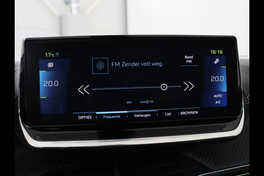 Peugeot e-2008 EV GT Pack 50 kWh | 3 Fase | Panoramadak | Stoelverwarming | Adaptive cruise | Leder | Carplay | Keyless | Camera | Full LED | Navigatie | Climate control | Dodehoek detectie