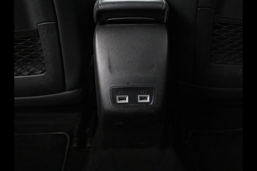 Peugeot e-2008 EV GT Pack 50 kWh | 3 Fase | Panoramadak | Stoelverwarming | Adaptive cruise | Leder | Carplay | Keyless | Camera | Full LED | Navigatie | Climate control | Dodehoek detectie