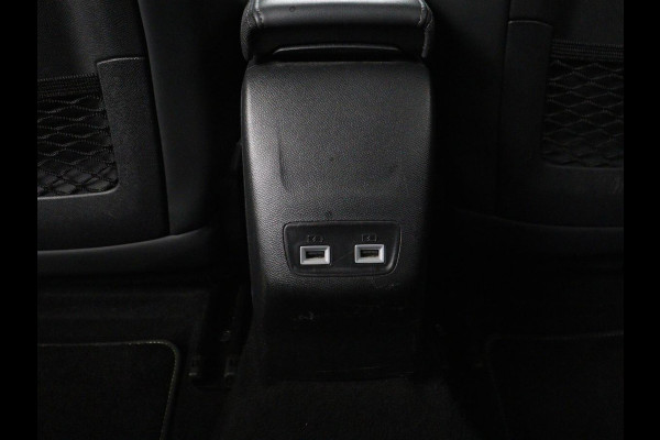 Peugeot e-2008 EV GT Pack 50 kWh | 3 Fase | Panoramadak | Stoelverwarming | Adaptive cruise | Leder | Carplay | Keyless | Camera | Full LED | Navigatie | Climate control | Dodehoek detectie