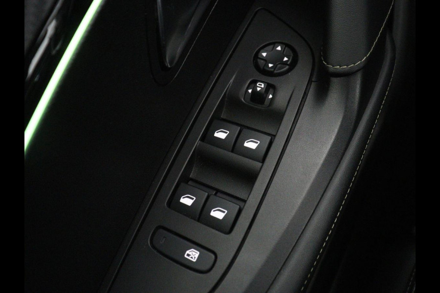 Peugeot e-2008 EV GT Pack 50 kWh | 3 Fase | Panoramadak | Stoelverwarming | Adaptive cruise | Leder | Carplay | Keyless | Camera | Full LED | Navigatie | Climate control | Dodehoek detectie