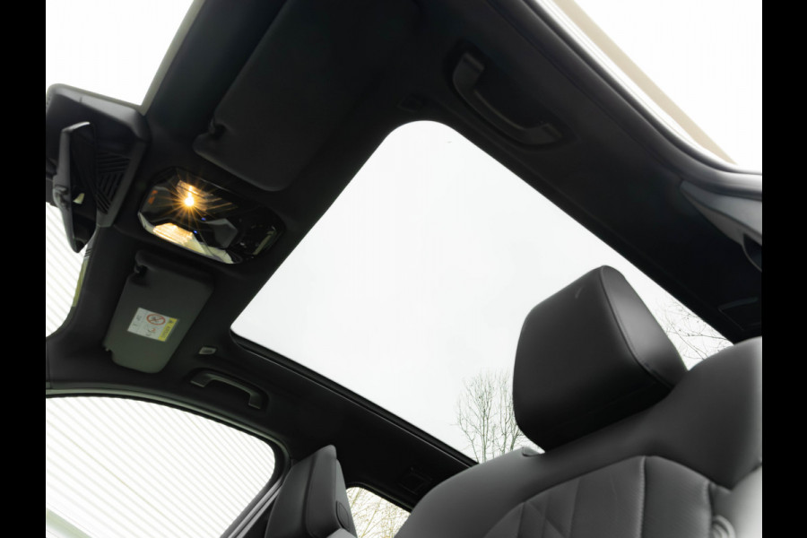 BMW X3 30e xDrive - M-Sport Pro - Pano - Trekhaak - Head-up - Stuurwiel Verwarmd
