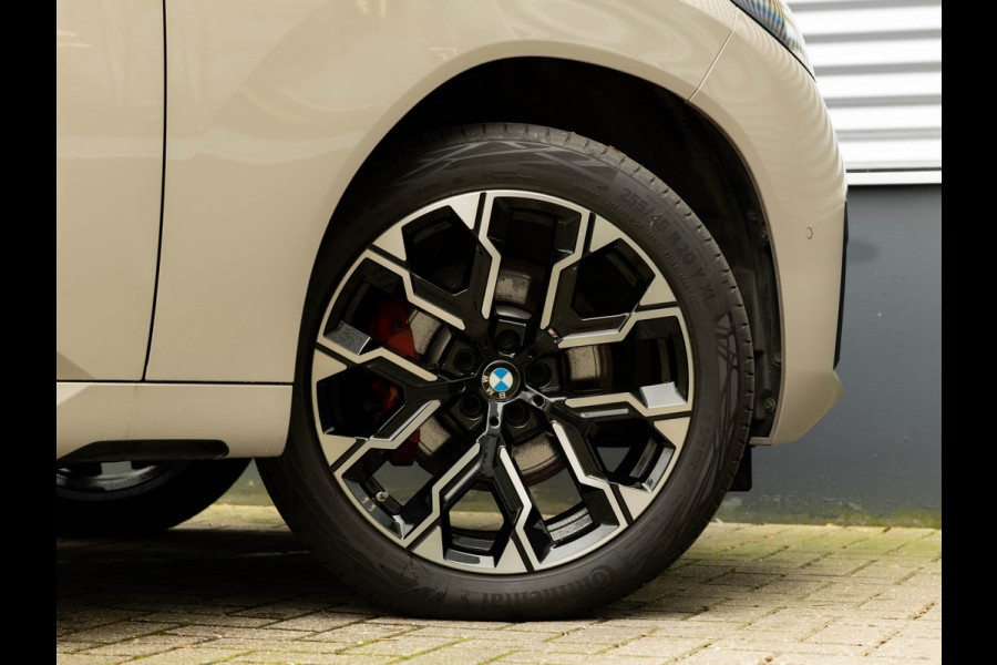 BMW X3 30e xDrive - M-Sport Pro - Pano - Trekhaak - Head-up - Stuurwiel Verwarmd