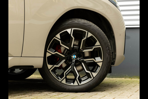 BMW X3 30e xDrive - M-Sport Pro - Pano - Trekhaak - Head-up - Stuurwiel Verwarmd
