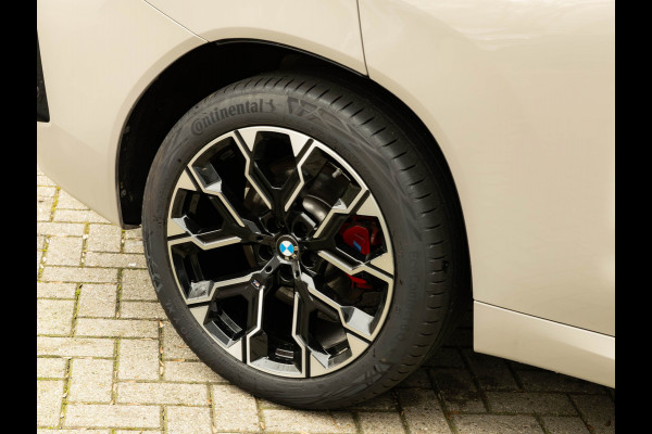 BMW X3 30e xDrive - M-Sport Pro - Pano - Trekhaak - Head-up - Stuurwiel Verwarmd