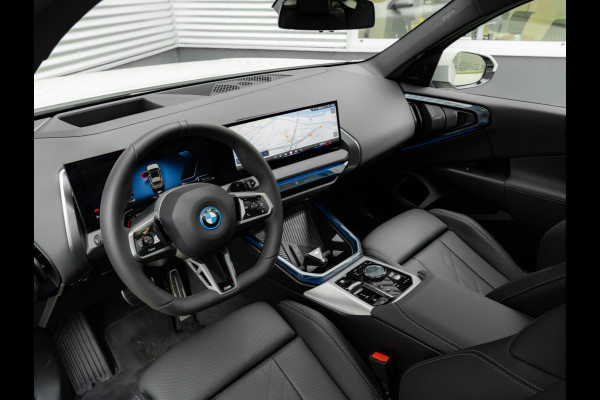 BMW X3 30e xDrive - M-Sport Pro - Pano - Trekhaak - Head-up - Stuurwiel Verwarmd
