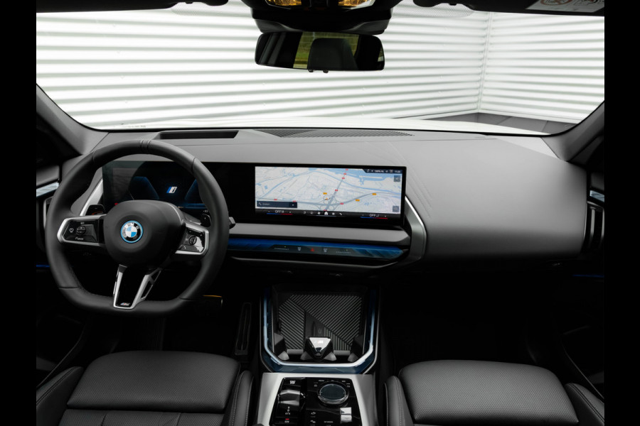 BMW X3 30e xDrive - M-Sport Pro - Pano - Trekhaak - Head-up - Stuurwiel Verwarmd