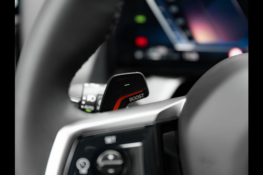 BMW X3 30e xDrive - M-Sport Pro - Pano - Trekhaak - Head-up - Stuurwiel Verwarmd