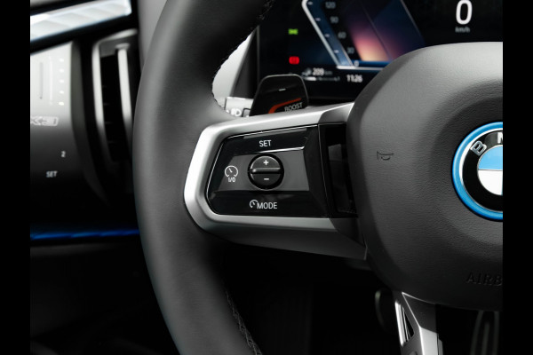 BMW X3 30e xDrive - M-Sport Pro - Pano - Trekhaak - Head-up - Stuurwiel Verwarmd
