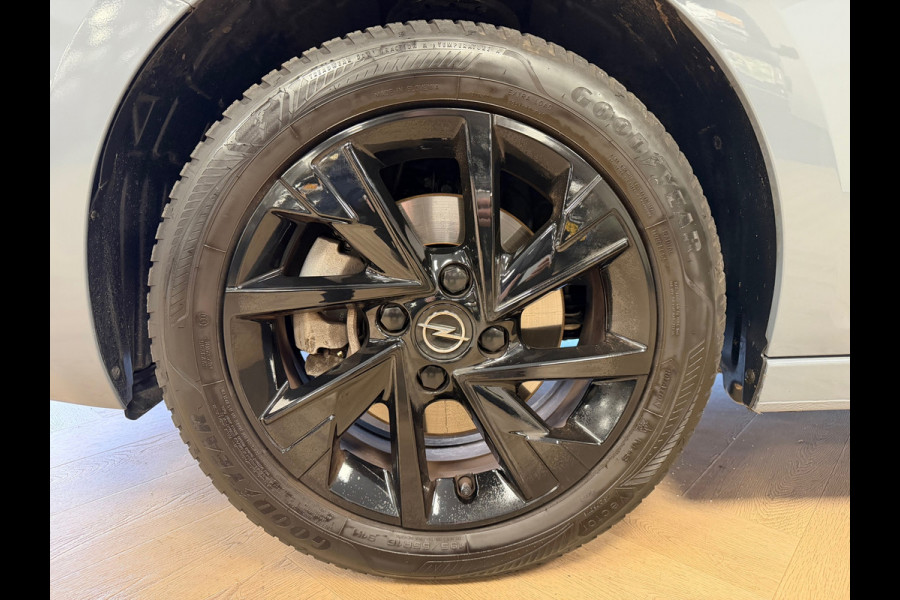 Opel Corsa 1.2 TURBO GS 360 CAMERA PDC VOOR EN ACHTER NAVI STOELVERWARMING STUURVERWARMING DODEHOEKBEWAKING LANE ASSIST