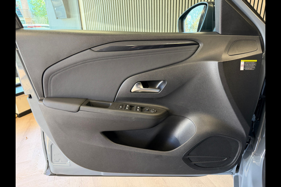 Opel Corsa 1.2 TURBO GS 360 CAMERA PDC VOOR EN ACHTER NAVI STOELVERWARMING STUURVERWARMING DODEHOEKBEWAKING LANE ASSIST