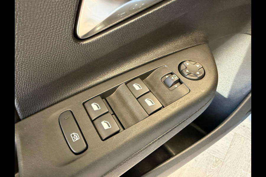 Opel Corsa 1.2 TURBO GS 360 CAMERA PDC VOOR EN ACHTER NAVI STOELVERWARMING STUURVERWARMING DODEHOEKBEWAKING LANE ASSIST