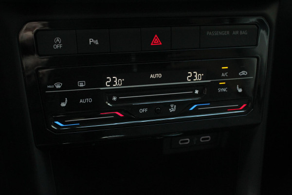 Volkswagen T-Cross 1.0 TSI 110pk DSG Life | Navigatie | Apple Carplay/Android Auto | Adaptive Cruise Control | Camera | Parkeersensoren | Stoelverwarming | Virtual Cockpit | Getinte ramen | Climatronic | Lane Assist