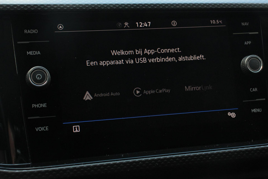 Volkswagen T-Cross 1.0 TSI 110pk DSG Life | Navigatie | Apple Carplay/Android Auto | Adaptive Cruise Control | Camera | Parkeersensoren | Stoelverwarming | Virtual Cockpit | Getinte ramen | Climatronic | Lane Assist