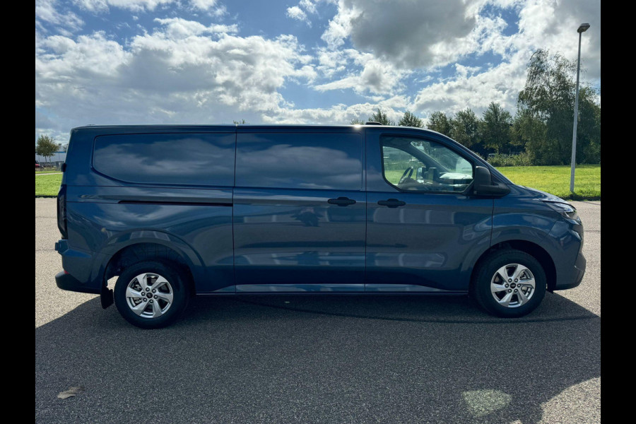 Ford Transit Custom 320 2.0 TDCI L2H1 Trend | Automaat 136pk | SCI | Adaptive cruise control | | 8-weg bestuurderstoel + passagiersbank | Stoelverwarming | Dodehoeksensoren | Navigatie | Elektrisch inklapbare spiegels | 16 inch lichtmetalen velgen | Full LED | Dual-zone climate control | LED laadruimteverlichting