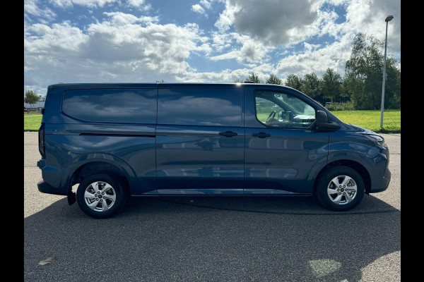 Ford Transit Custom 320 2.0 TDCI L2H1 Trend | Automaat 136pk | SCI | Adaptive cruise control | | 8-weg bestuurderstoel + passagiersbank | Stoelverwarming | Dodehoeksensoren | Navigatie | Elektrisch inklapbare spiegels | 16 inch lichtmetalen velgen | Full LED | Dual-zone climate control | LED laadruimteverlichting