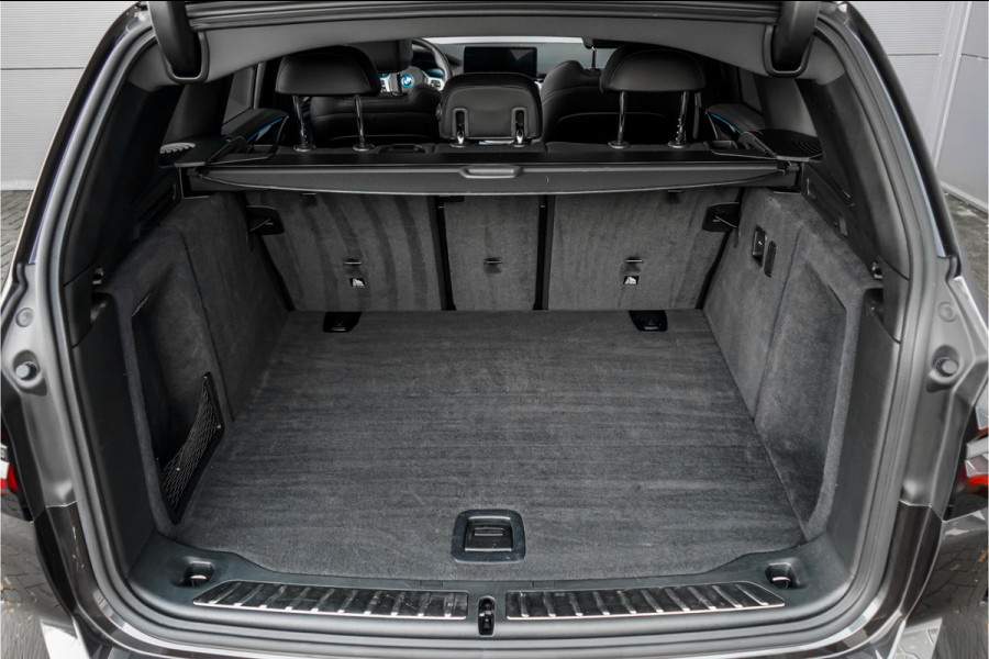 BMW iX3 High Executive M-Sport 80 kWh Pano ACC H&K 20"