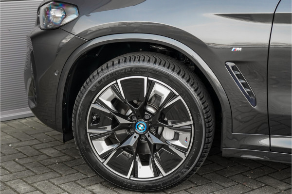 BMW iX3 High Executive M-Sport 80 kWh Pano ACC H&K 20"