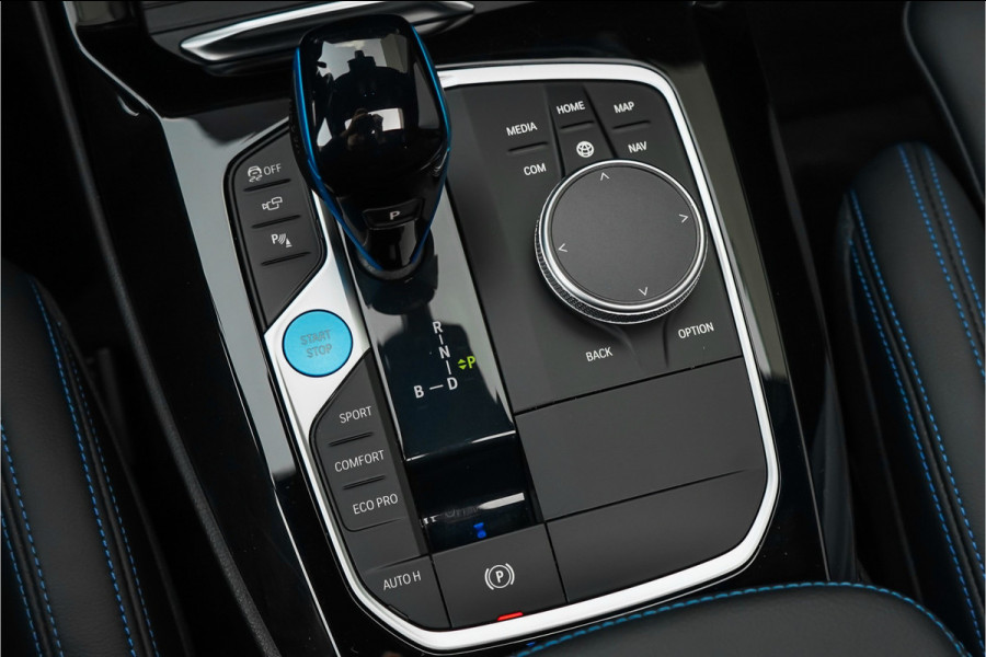 BMW iX3 High Executive M-Sport 80 kWh Pano ACC H&K 20"