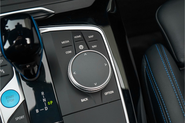 BMW iX3 High Executive M-Sport 80 kWh Pano ACC H&K 20"