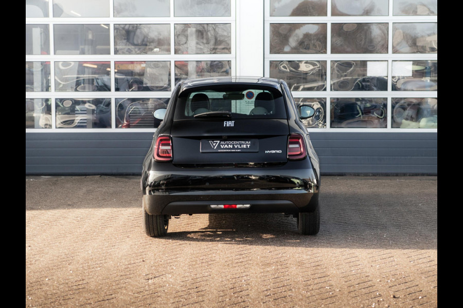 Fiat 500 Hybrid Collezione | Clima | LED | PDC | JBL Premium Audio | 17" | Camera | BSM | Canneloni Ivory/Piombo interieur