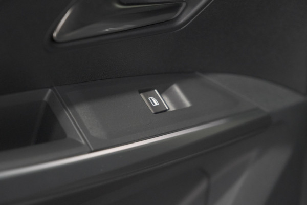 Peugeot 5008 1.2 Hybrid 136 GT | Allseason Banden | Adaptieve Cruise Control | 360 Camera | Apple Carplay