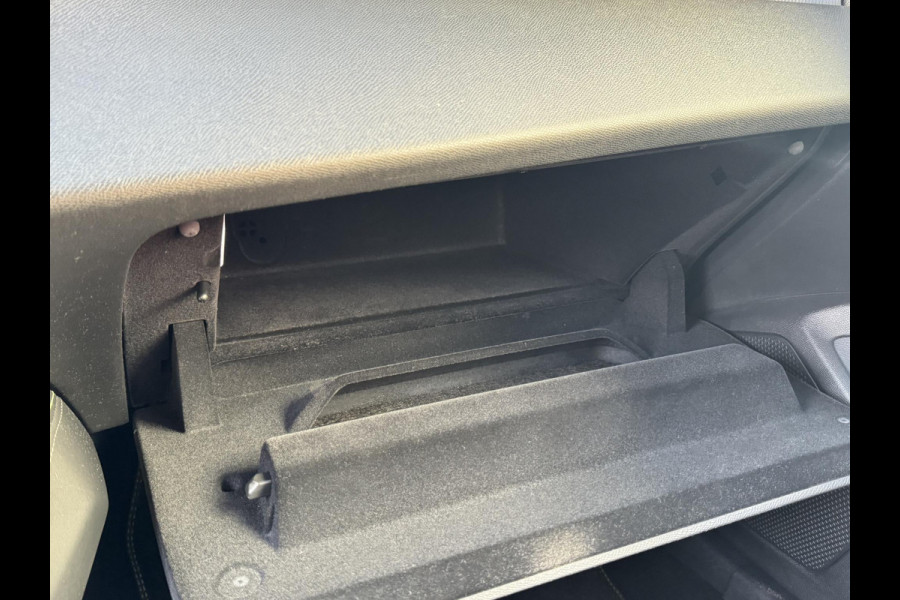 Peugeot 308 1.6 HYbrid 225