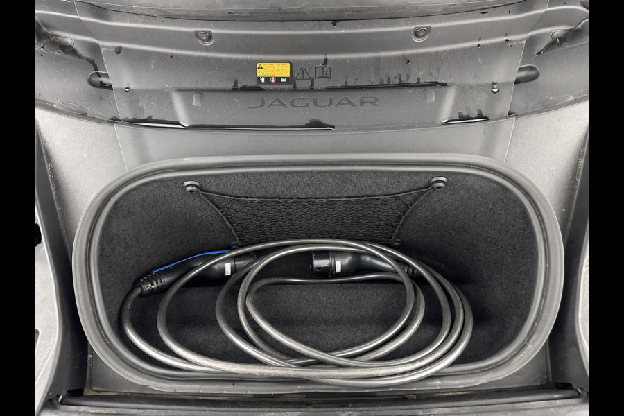 Jaguar I-PACE EV400 First Edition 90 kWh *PANO | LEATHER | MATRIX-LED | MERIDIAN | TOPVIEW | BLINDSPOT | MEMORY-PACK | DIGI-COCKPIT | KEYLESS | HEAD-UP | NAVI-FULLMAP | HEATED-SPORTSEATS | DAB+ | AMBIENTLIGHT | TOWBAR | 20"ALU*