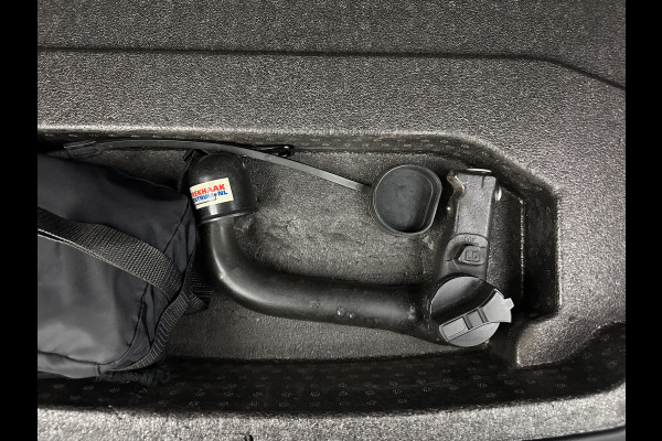 Jaguar I-PACE EV400 First Edition 90 kWh *PANO | LEATHER | MATRIX-LED | MERIDIAN | TOPVIEW | BLINDSPOT | MEMORY-PACK | DIGI-COCKPIT | KEYLESS | HEAD-UP | NAVI-FULLMAP | HEATED-SPORTSEATS | DAB+ | AMBIENTLIGHT | TOWBAR | 20"ALU*