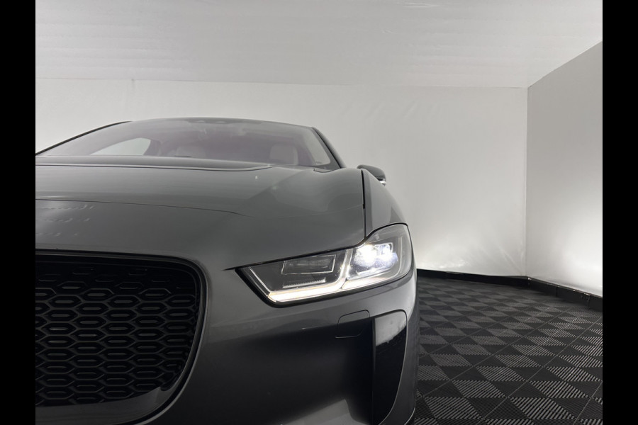 Jaguar I-PACE EV400 First Edition 90 kWh *PANO | LEATHER | MATRIX-LED | MERIDIAN | TOPVIEW | BLINDSPOT | MEMORY-PACK | DIGI-COCKPIT | KEYLESS | HEAD-UP | NAVI-FULLMAP | HEATED-SPORTSEATS | DAB+ | AMBIENTLIGHT | TOWBAR | 20"ALU*