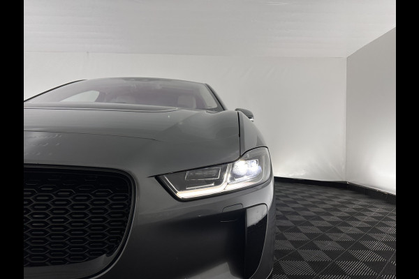 Jaguar I-PACE EV400 First Edition 90 kWh *PANO | LEATHER | MATRIX-LED | MERIDIAN | TOPVIEW | BLINDSPOT | MEMORY-PACK | DIGI-COCKPIT | KEYLESS | HEAD-UP | NAVI-FULLMAP | HEATED-SPORTSEATS | DAB+ | AMBIENTLIGHT | TOWBAR | 20"ALU*