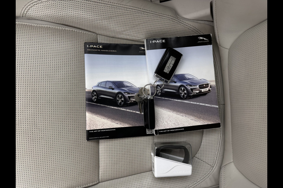 Jaguar I-PACE EV400 First Edition 90 kWh *PANO | LEATHER | MATRIX-LED | MERIDIAN | TOPVIEW | BLINDSPOT | MEMORY-PACK | DIGI-COCKPIT | KEYLESS | HEAD-UP | NAVI-FULLMAP | HEATED-SPORTSEATS | DAB+ | AMBIENTLIGHT | TOWBAR | 20"ALU*