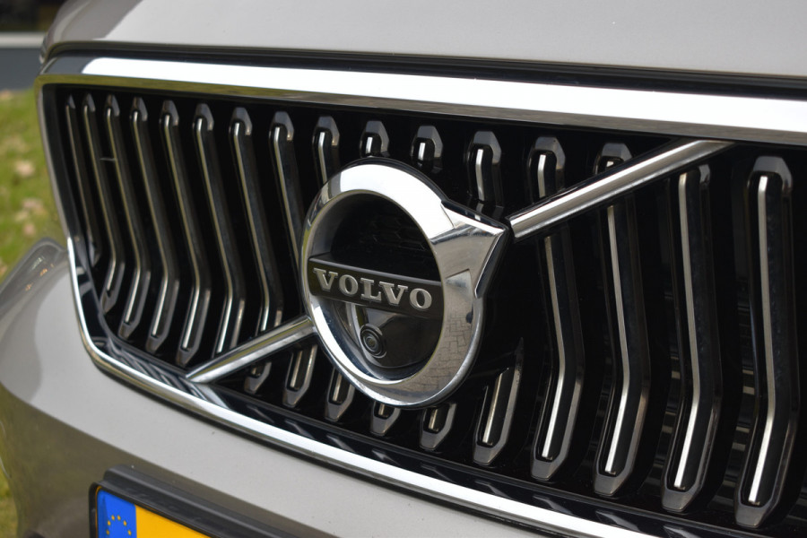 Volvo XC40 T5 262PK Automaat Recharge Bus. Pro | Carplay | ACC | 360 Camera | Panodak | Blis | Harman/Kardon | Keyless