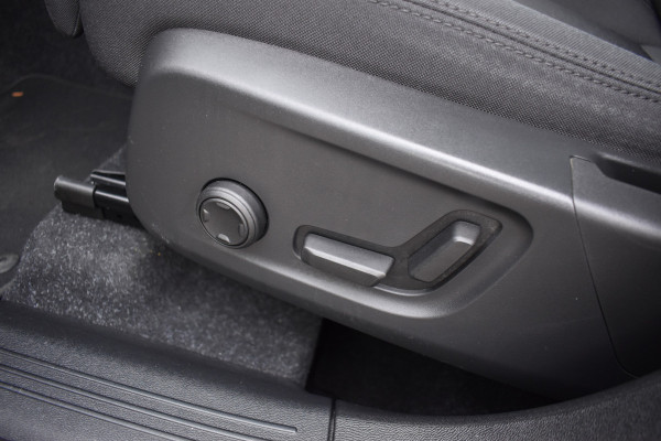 Volvo XC40 T5 262PK Automaat Recharge Bus. Pro | Carplay | ACC | 360 Camera | Panodak | Blis | Harman/Kardon | Keyless