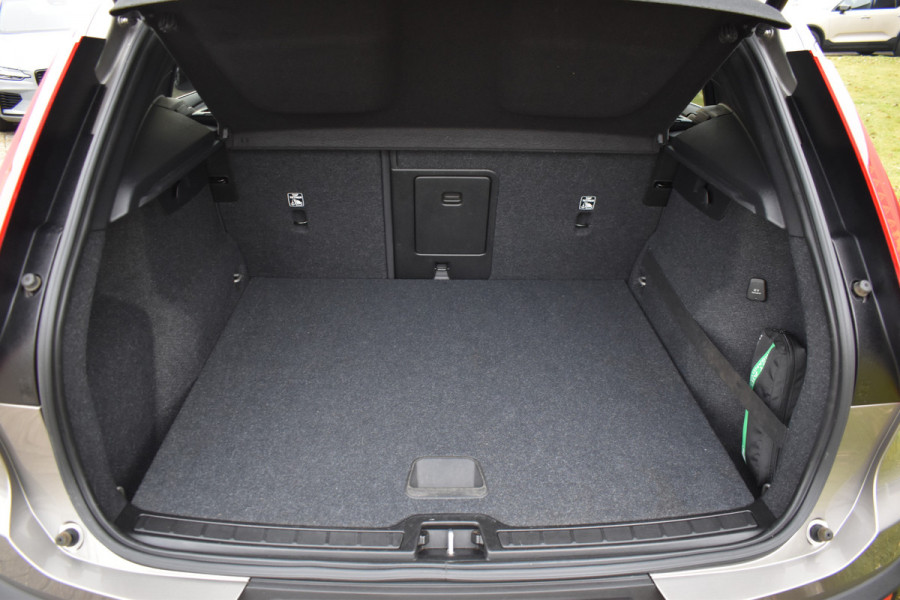 Volvo XC40 T5 262PK Automaat Recharge Bus. Pro | Carplay | ACC | 360 Camera | Panodak | Blis | Harman/Kardon | Keyless