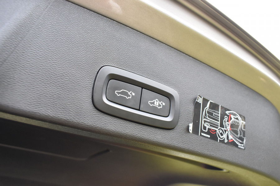 Volvo XC40 T5 262PK Automaat Recharge Bus. Pro | Carplay | ACC | 360 Camera | Panodak | Blis | Harman/Kardon | Keyless