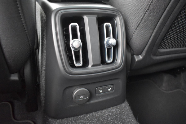 Volvo XC40 T5 262PK Automaat Recharge Bus. Pro | Carplay | ACC | 360 Camera | Panodak | Blis | Harman/Kardon | Keyless