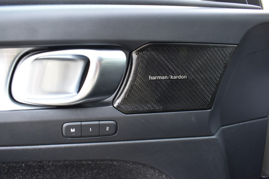 Volvo XC40 T5 262PK Automaat Recharge Bus. Pro | Carplay | ACC | 360 Camera | Panodak | Blis | Harman/Kardon | Keyless