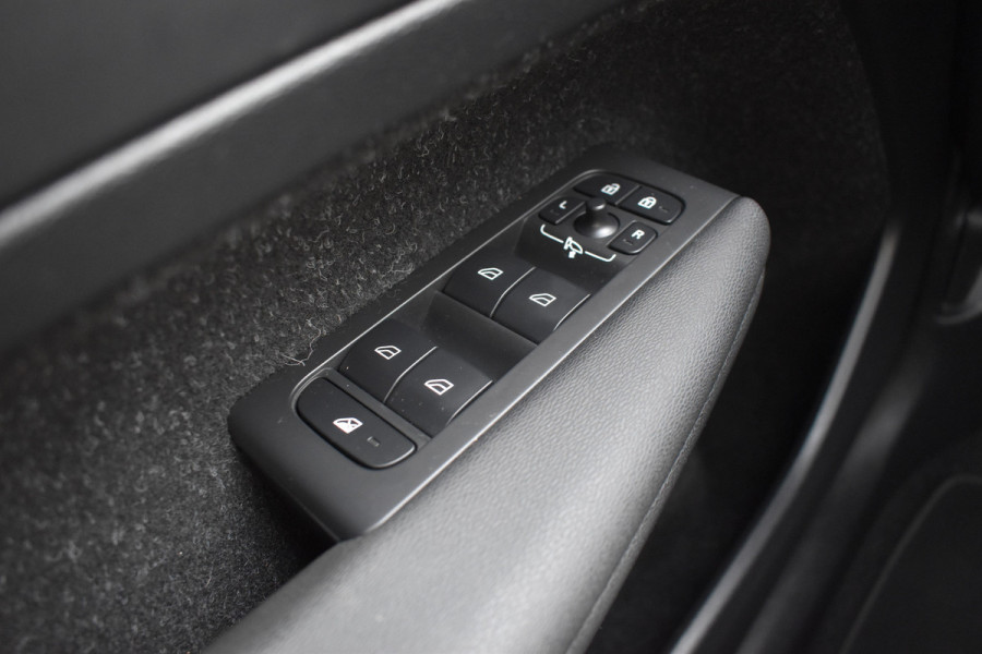 Volvo XC40 T5 262PK Automaat Recharge Bus. Pro | Carplay | ACC | 360 Camera | Panodak | Blis | Harman/Kardon | Keyless