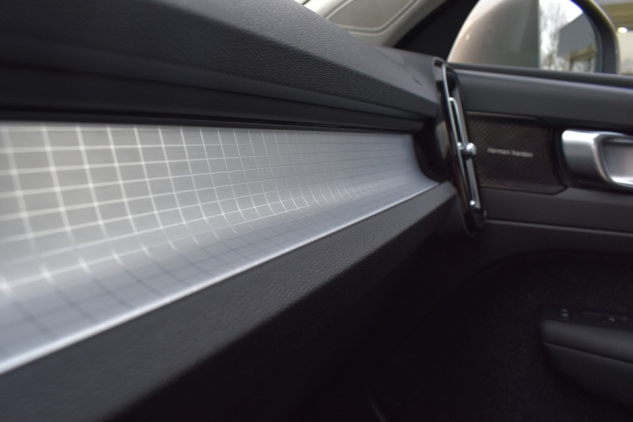 Volvo XC40 T5 262PK Automaat Recharge Bus. Pro | Carplay | ACC | 360 Camera | Panodak | Blis | Harman/Kardon | Keyless