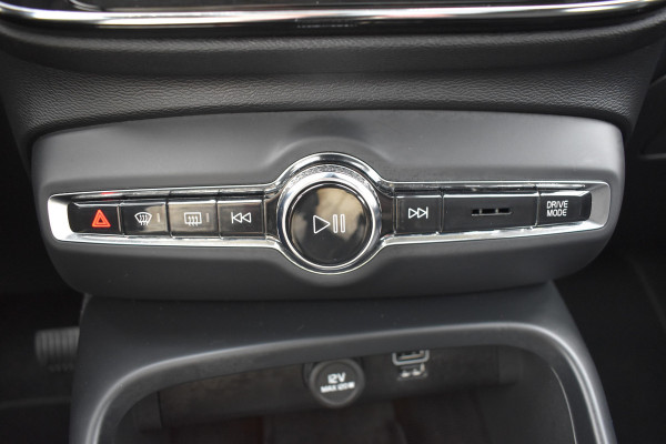 Volvo XC40 T5 262PK Automaat Recharge Bus. Pro | Carplay | ACC | 360 Camera | Panodak | Blis | Harman/Kardon | Keyless