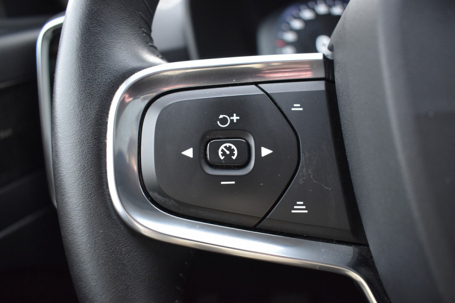 Volvo XC40 T5 262PK Automaat Recharge Bus. Pro | Carplay | ACC | 360 Camera | Panodak | Blis | Harman/Kardon | Keyless